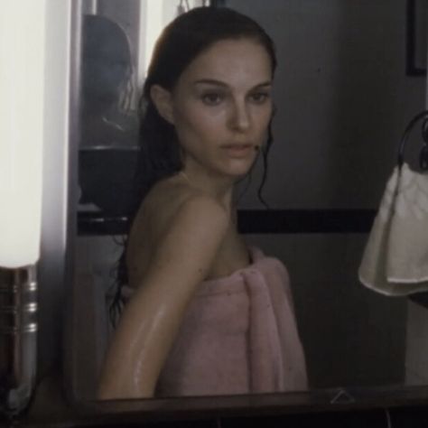 Nina Black Swan, Nina Sayers, Black Swan Movie, Black Swan 2010, Swan Queen, Natalie Portman, Black Swan, Just Girly Things, The Bathroom