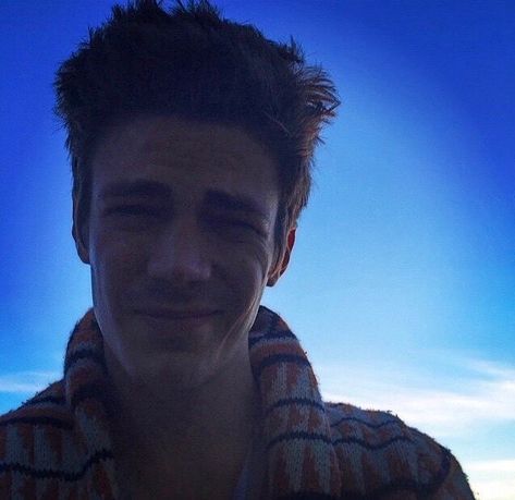 423 Likes, 3 Comments - skye (@gustinsjersey) on Instagram: “; I LOVE ART also tonight’s episode was so amazing!! drunk barry was hilarious!!! - #grantgustin…” The Flash Grant Gustin, Barry Allen, Grant Gustin, Glee Cast, Young Justice, Hottest Pic, Hot Pics, White Boys, Rare Photos