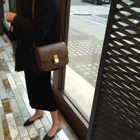 Celine Classic Box Bag, Celine Outfit, Celine Box Bag, Celine Classic Box, Celine Box, Bag Sewing, Oui Oui, Celine Bag, 가을 패션