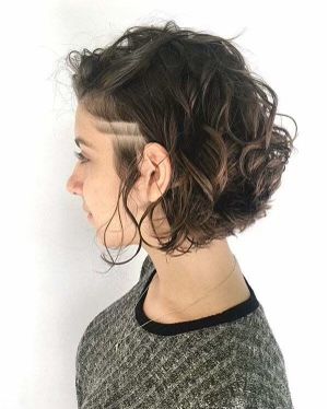 Short Wavy Hair Ideas, Short Wavy Curly Hair, Wavy Hair Ideas, Undercut Curly Hair, Curly Hair Model, Short Wavy Haircuts, Short White Hair, Half Shaved Hair, Natural Curly Hair Cuts