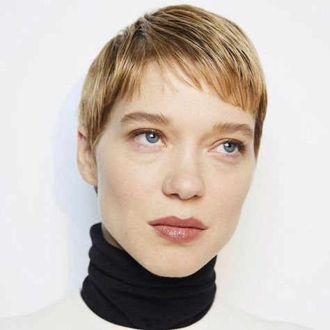 Lea Seydoux Pixie, Lea Seydoux Hair Short, Lea Seydoux Hair, Grown Out Pixie, Boy Cut, Lea Seydoux, Boy Cuts, French Actress, Hair Short