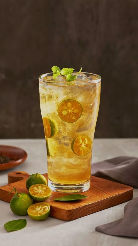 Sweet Tea Recipe, Sweet Tea Recipes, Liqueur Drinks, Thai Milk Tea, Vietnam Food, Iced Tea Recipes, Fresh Drinks, Food Menu Design, Creative Coffee