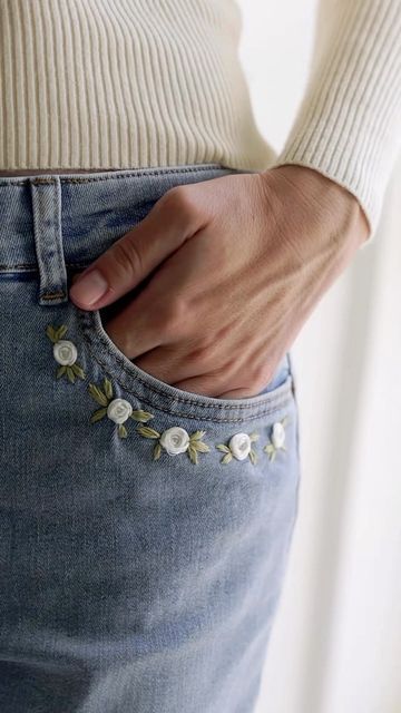 Crochet A Butterfly, Embroidery On Jeans, Embroidery Jeans Diy, Crochet Home Decor Ideas, Jeans Embroidery, Crochet Stitch Patterns, Basic Hand Embroidery Stitches, Clothes Embroidery Diy, Clothes Embroidery