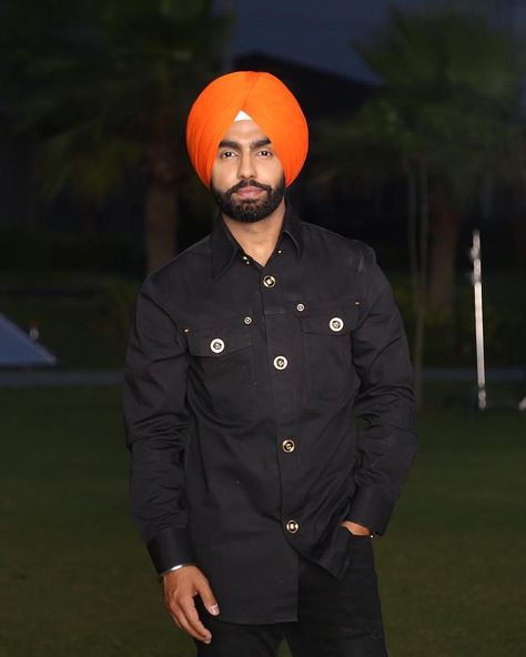 Marvel Wallpaper Hd, Punjabi Singer, Punjabi Models, New York Painting, Ammy Virk, Love Couple Wallpaper, Love Wallpapers Romantic, New Photos Hd, Couple Wallpaper