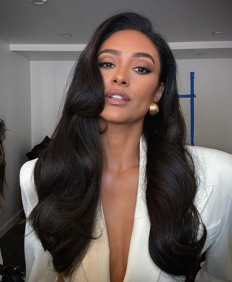 Shay Mitchell Hair, Hair Big Forehead, Red Carpet Hair, Celebrity Hair Stylist, Shay Mitchell, Glamour Makeup, Hair Stylist Life, Bridal Hair And Makeup, Hair Envy