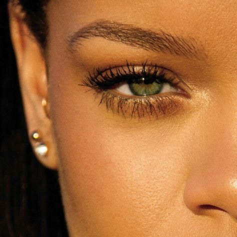 Pinterest: @brookhall123 ✨ Rihanna Face, Rihanna Love, Eye Close Up, Brooklyn And Bailey, Rihanna Outfits, Rihanna Photos, Rihanna Style, Saint Michael, Bad Gal