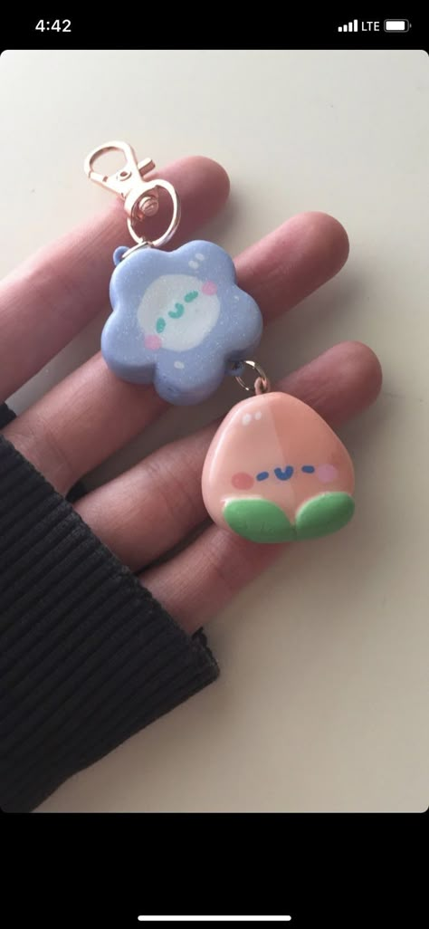 Clay Keychains Polymer, Aesthetic Clay Earrings Ideas, Handmade Keychains With Clay, Clay Keychain Cute, Key Chains Diy Handmade Clay, Aesthetic Clay Keychain, Handmade Clay Keychains, Clay Keychain Ideas Aesthetic, Clay Keychain Aesthetic