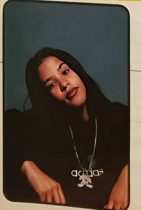 Aaliyah 1994, Aaliyah Aesthetic, Aaliyah Outfits, Black Hair 90s, Aaliyah Hair, Hair 90s, Aaliyah Pictures, Aaliyah Style, Aaliyah Haughton