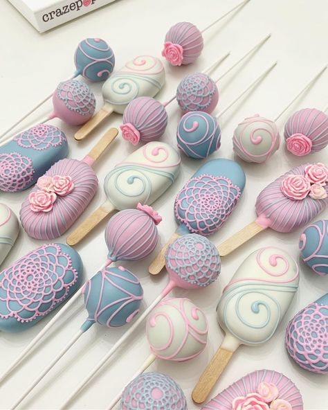 Cakesicle Designs, Lolly Cake, Treat Business, White Cake Pops, Cake Pop Designs, Mini Dessert Cups, Pink Desserts, Mini Dessert, Strawberry Cookies