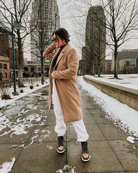 Dress up a white sweats outfit with an oversize peacoat. White Sweats Outfit, Sherling Coat, Peacoat Outfit, Winter Outfit Aesthetic, Sweatsuit Outfit, Sweats Outfit, Winter Outfits Aesthetic, Winter Outfit Ideas, Coat Outfit