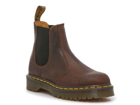 Add an edgy detail to your look with the 2976 Bex Chelsea boot from Dr. Martens. The dual panel silhouette, leather upper, and strong lug sole makes this pair stylish and durable. Doc Martin Chelsea Boots, Dr Martens Chelsea Boots, Brown Dr Martens, Dr Martens Chelsea, Chelsea Boots Outfit, Dr Martens 2976, Chelsea Brown, Trending Handbags, Chelsea Boots Mens