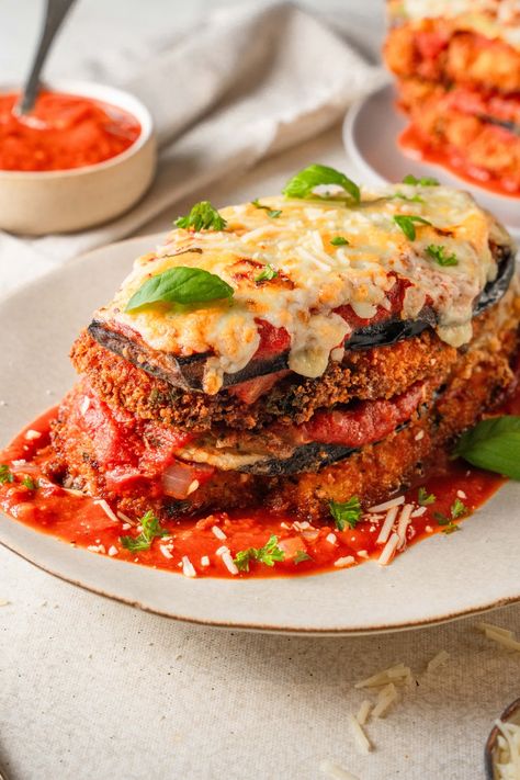 Eggplant Parmesan With Chicken, Chicken And Eggplant Recipes Healthy, Chicken Eggplant Parmesan Recipe, Chicken Eggplant Parmesan Baked, Eggplant Parmesean, Traditional Eggplant Parmesan, Chicken Eggplant, Breaded Chicken Recipes, Eggplant Parmesan Baked