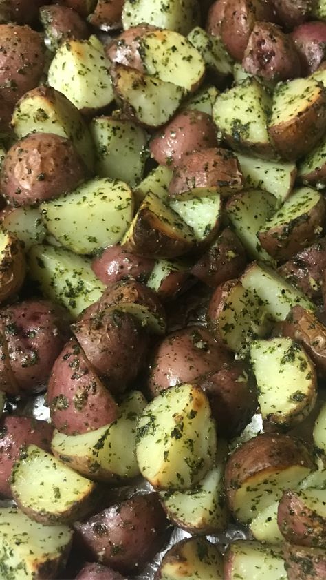 Garlic and Parsley Seasoned Potatoes Garlic Parsley Potatoes, Creamy Parsley Potatoes, Parsley Potatoes In Oven, Everglades Seasoning Recipe, Parsley Red Potato Recipes, Garlic Parm Red Potatoes, Rosemary And Garlic Roasted Potatoes, Parsley Buttered Red Potatoes, Garlic Red Potatoes