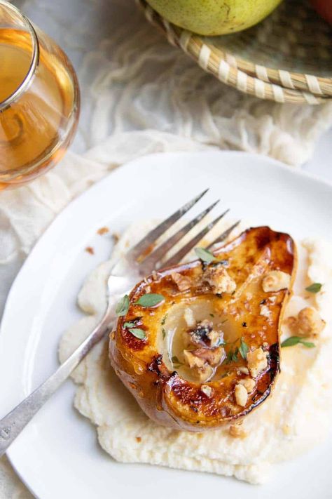 The Best Honey Thyme Roasted Pears & Apples with Maple Cream - California Grown Honey Thyme Roasted Pears, Pear Side Dish, Roasted Pears Recipes, Pear Recipes Easy, Roasted Pears, Favorite Pie Recipes, Honey Cream, Roasted Pear, Baked Pears