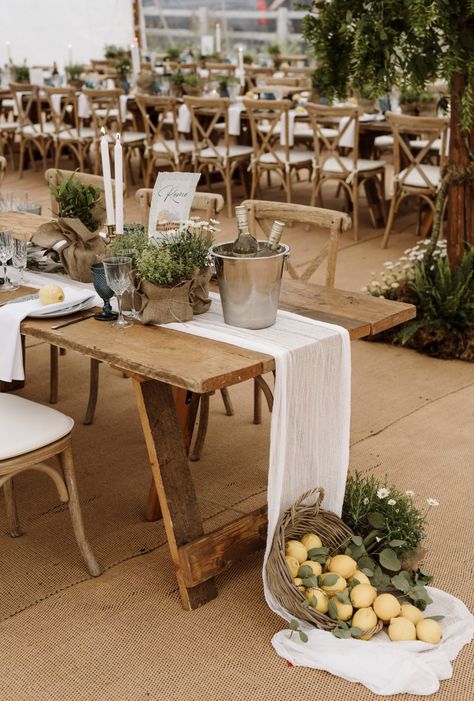 Lemons On Wedding Table, Italian Decor Wedding, Italian Wedding Table Setting, Rustic Italian Bridal Shower Ideas, Lemon Decor Wedding, Tuscany Themed Bridal Shower Ideas, Italian Country Wedding, Tuscany Themed Party, Italian Wedding Decorations