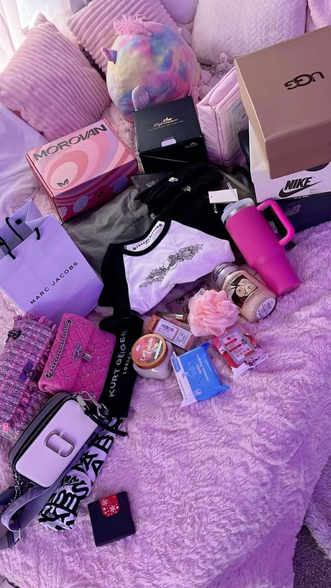 Bag Essentials School, Dream Vanity, School Backpack Essentials, Her Perfume, Pretty School Supplies, Girl Heaven, Backpack Essentials, School Bag Essentials, Dump Ideas