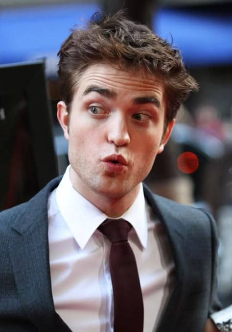 Puckered Lips, Edward Cullen Robert Pattinson, Robert Pattinson Twilight, King Robert, Robert Douglas, Robert P, Twilight Edward, Twilight Film, Movie Mistakes