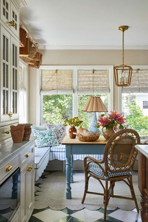 Nancy Meyers Home, English Cottage Kitchens, Cottage Dining Rooms, Cottage Living Rooms, Cottage Interior, Cottage Kitchens, Breakfast Nooks, Rattan Dining Chairs, Cottage Interiors