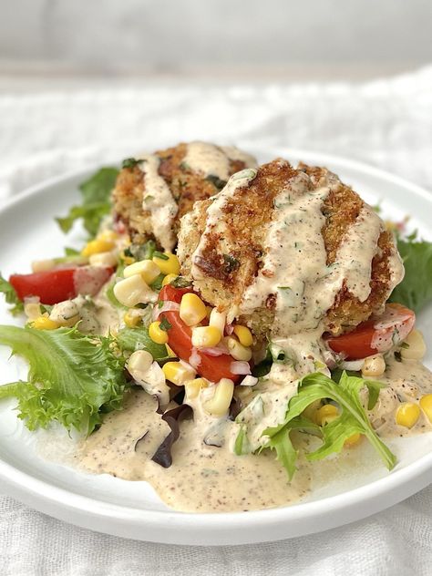 Corn Salsa For Crab Cakes, Crab Cake Bowl, Salad With Crab Cakes, Crab And Corn Salad, Side Dishes With Crab Cakes, Crab Cake Salad Recipe, Crab Cake Dinner Ideas, Crab Cake Meal Ideas, Crab Cake Meal