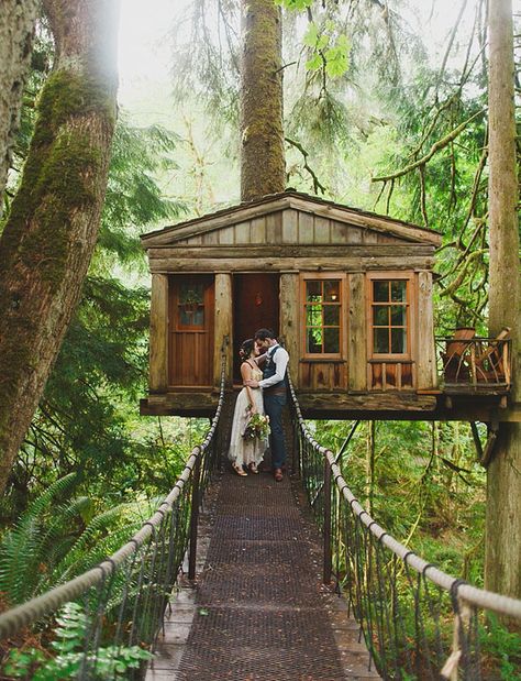 See how artist and Etsy seller Katie Daisy celebrated her wedding (Spoiler alert: Yes, that is a treehouse!) in this lovely feature by @gws. Treehouse Wedding, Treehouse Point, Katie Daisy, Wedding Bridesmaids Dresses Blue, Etsy Wedding, Animal Masks, Bridesmaid Outfit, Spoiler Alert, Ideal Wedding