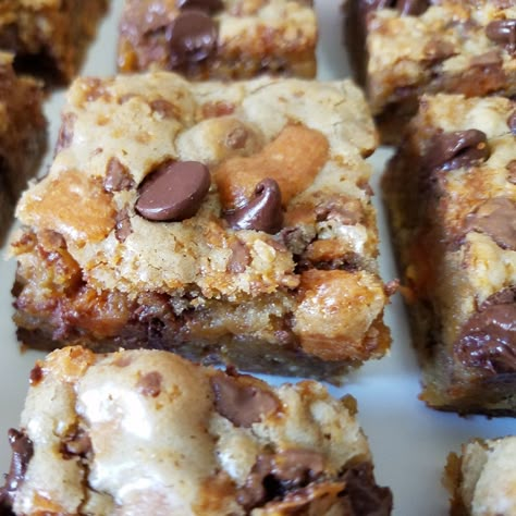 Butterfinger Blondies, Butterfinger Brownies, Butterfinger Fudge, Butterfinger Recipes, Favorite Deserts, Blondies Brownies, Butterfinger Cookies, Butterscotch Blondies, Brownie Desserts Recipes