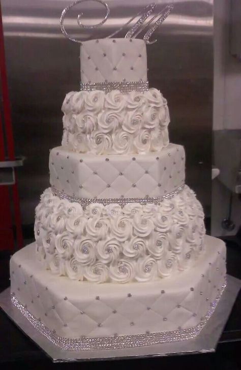 Bling Wedding Cakes, Ideas Aniversario, Extravagant Wedding Cakes, Big Wedding Cakes, Wedding Cakes Elegant, Quinceanera Cakes, Elegant Birthday Cakes, Dream Wedding Cake, Simple Elegant Wedding