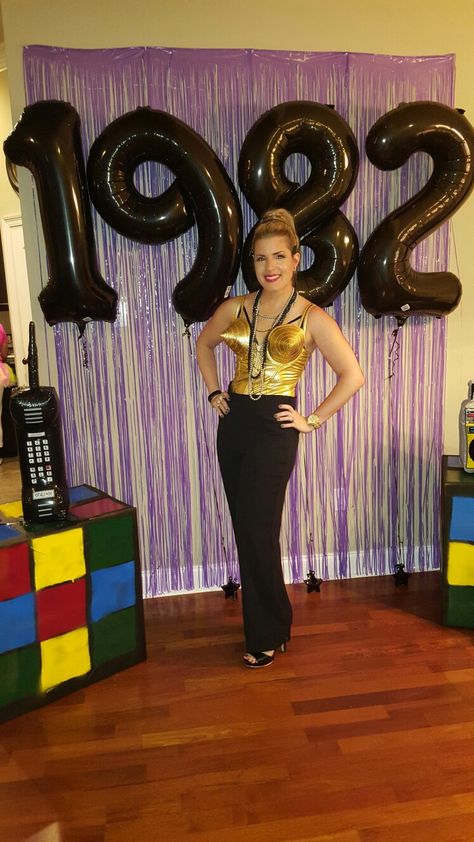 Madonna Party Theme, Back To The 80s Party, Madonna Vogue, 80s Birthday Parties, 80's Party, Party Photo Backdrop, Prom Theme, Moms Birthday, 80s Party