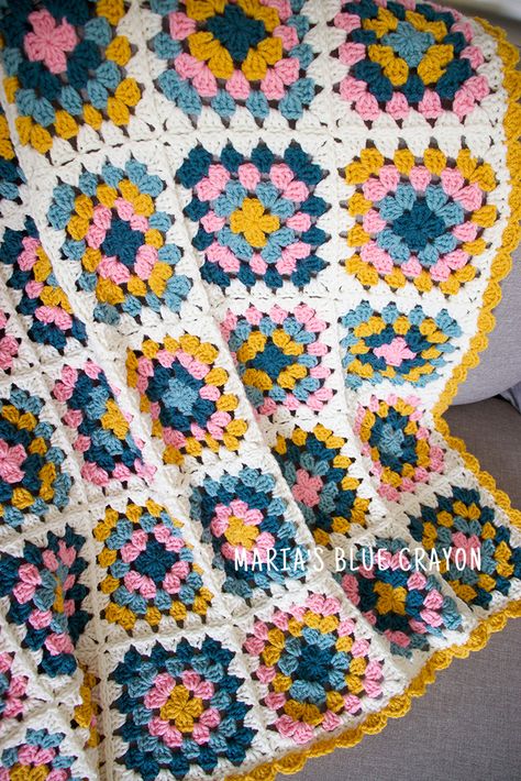 Colorful Granny Square Blanket, Crochet Granny Square Color Combos, Granny Square Color Combos, Crochet Granny Square Blanket Pattern, Crochet Granny Square Throw, Granny Square Blanket Pattern, Square Blanket Pattern, Granny Square Blanket Tutorial, Granny Square Baby Blanket