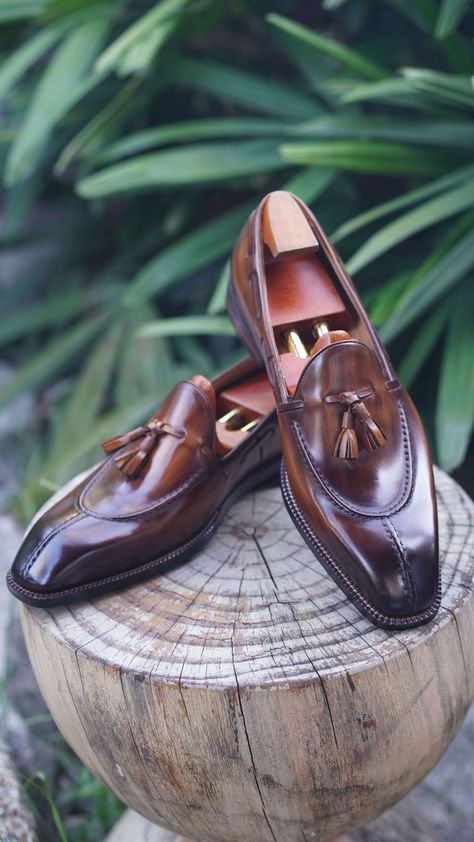 Crafted from premium full-grain leather with a hand-burnished patina for a rich, elegant finish. Classic tassel design for a touch of timeless sophistication. The sleekalmond toe shape ensures a refined, Italian-inspired look. Blake-stitched sole for durability and flexibility. Perfect for formal occasions, business meetings, and upscale casual wear. Upscale Casual, Business Shoes, Tassel Loafers, Loafer Sneakers, Leather Tassel, Casual Attire, Sophisticated Look, Full Grain Leather, Loafer Shoes