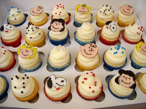 Snoopy Cupcakes, Birthday Cupcakes Decoration, Peanuts Party, Character Cupcakes, Baking Decor, Snoopy Party, Snoopy Birthday, Fav Character, Cupcake Art