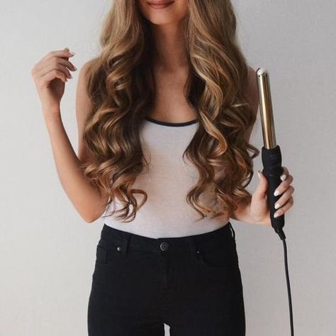 Easy Party Hairstyles, Barrel Curls, Curls For Long Hair, Long Face Hairstyles, Face Shape Hairstyles, Really Long Hair, Long Lasting Curls, Curling Wand, Trending Hairstyles