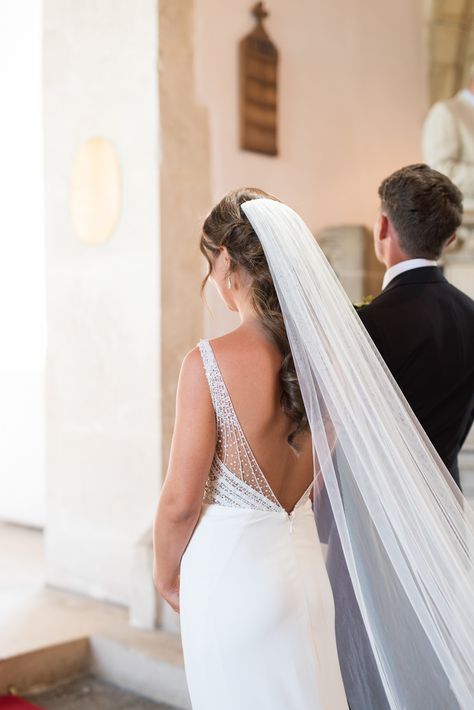 Ponytail Bridal Hair Veil, Low Ponytail Wedding Hair With Veil, Low Veil Wedding Hair, Ponytail And Veil, Bridal Ponytail With Veil, Wedding Ponytail Hairstyles With Veil, Cathedral Veil Hairstyle, Ponytail Bridal Hair, Chic Modern Wedding