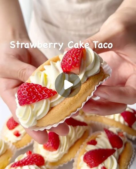 Cake Tacos Recipe, Cake Taco Ideas, Desserts For Teachers, Taco Cake Ideas, Taco Cakes, Cake Tacos, Dolci Finger Food, Taco Cake, Recipe Baking