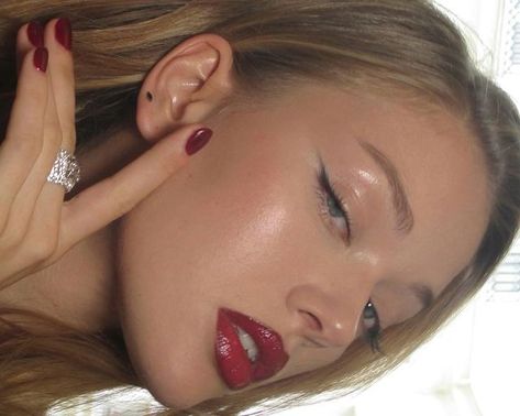 Jessica Alexander, Mekap Mata, Givenchy Beauty, Date Night Makeup, Holiday Makeup Looks, Camila Morrone, Barbie Makeup, Smink Inspiration, Glowing Makeup