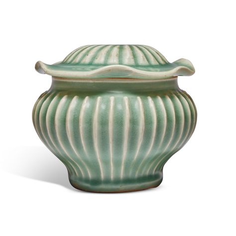 A small 'Longquan' celadon-glazed ribbed jar and cover, Yuan dynasty | CHINA / 5000 YEARS Including Property from the Junkunc Collection | 2024 | Sotheby's Longquan Celadon, Yuan Dynasty, Glaze, China