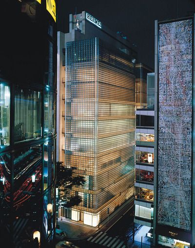 Hermes Tokyo, Architecture Visualization Photoshop, Transparent Architecture, Building Japan, House Coffee Shop, Tokyo Architecture, Glass Block Ideas, Henning Larsen, Shopping District