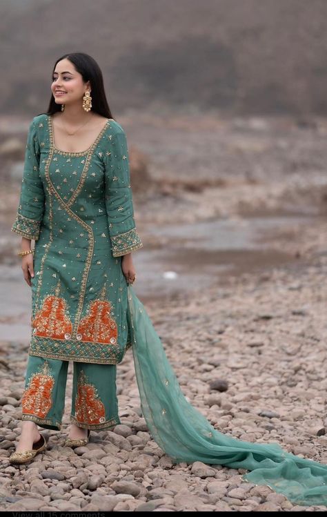 Punjabi Suits For Women, Pink Footwear, Stain Stitch, Drawing Embroidery, Tshirt Embroidery, Bracelet Embroidery, Suit Traditional, Floral Dresses With Sleeves, Punjabi Suits Designer Boutique