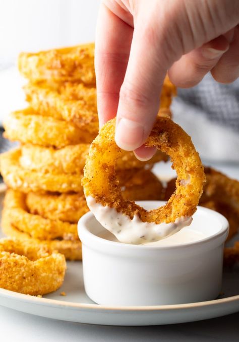 Onion Rings Dipping Sauce, Onion Ring Sauce, Fried Onion Rings Recipe, Onion Rings Recipe, Homemade Cajun Seasoning, Breakfast Snacks, Fried Onions, Onion Recipes, Onion Rings