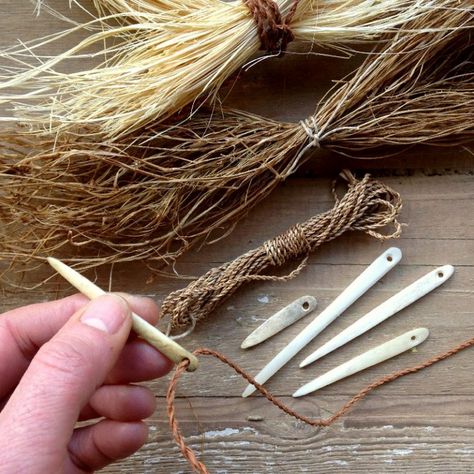 Natural Cordage, Bone Needle, Rooting Roses, Basket Weaving Diy, Basket Weaving Patterns, Basket Weaver, Flax Fiber, Weaving Textiles, Net Bag