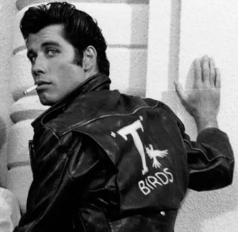 Urban Cowboy John Travolta, Grease Monkey Aesthetic, 1950s Greaser Aesthetic, John Travolta Aesthetic, Danny Zuko Aesthetic, Grease Black And White, Greasers Aesthetic, John Travolta 70s, Grease Boys