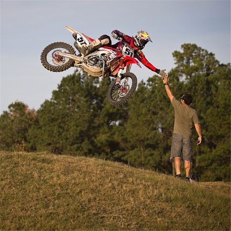 Justin Barcia ;-) fave pro Justin Barcia, Motocross Outfits, Motocross Photography, Travis Pastrana, Moto Wallpapers, Freestyle Motocross, Motocross Love, Cool Dirt Bikes, Stunt Bike