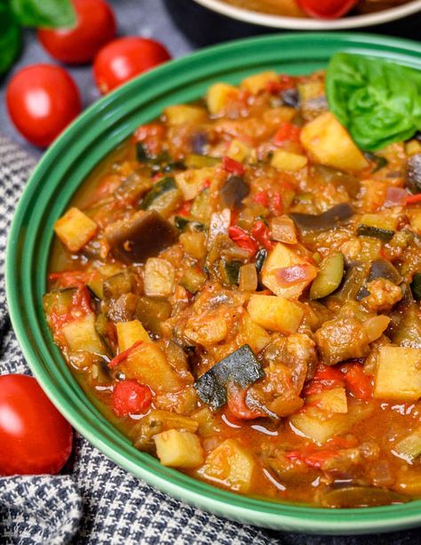 Ciambotta Recipe, Eggplant Caponata Recipe, Easy Ratatouille Recipes, Moroccan Vegetables, Eggplant Caponata, Plant Based School, Ratatouille Recipe, Resep Smoothie, Italian Vegetables