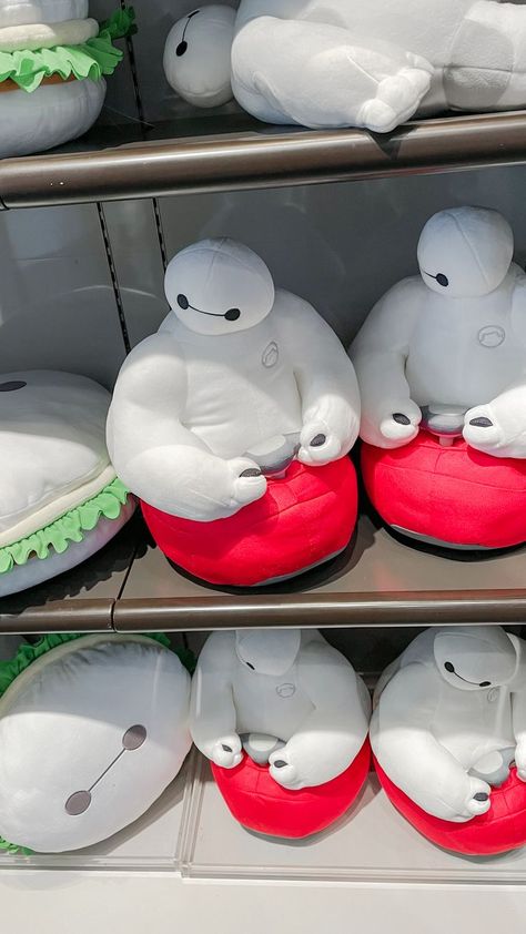 Image of Baymax plushies at Tokyo Disneyland Baymax Big Hero 6, Small Soft Toys, Tokyo Disney, Baymax, Hero 6, Big Hero 6, Cute Stuffed Animals, Cute Little Things, Big Hero