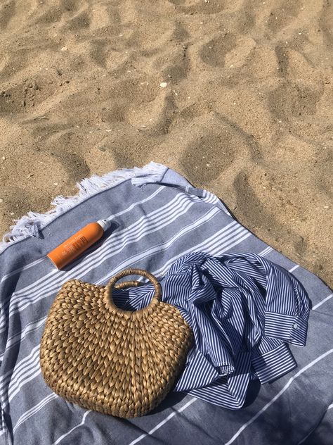 Beach Towel Aesthetic, Nature Queen, Water Vacation, Perfect Beach Day, How To Look Expensive, Straw Hat Beach, Vacation Aesthetic, Best Swimwear, Sand Sea