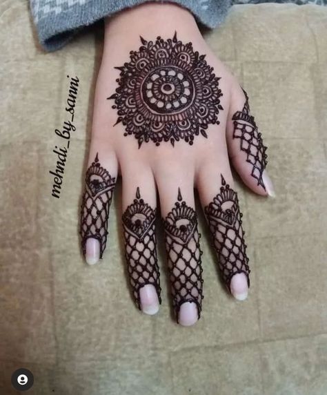 Mehndi Arabic, Tikki Mehndi, Finger Mehendi Designs, Kashee's Mehndi Designs, Mehndi Designs Simple, Mehndi Outfit, Simple Mehendi Designs, Designs Mehndi, Girl Dps