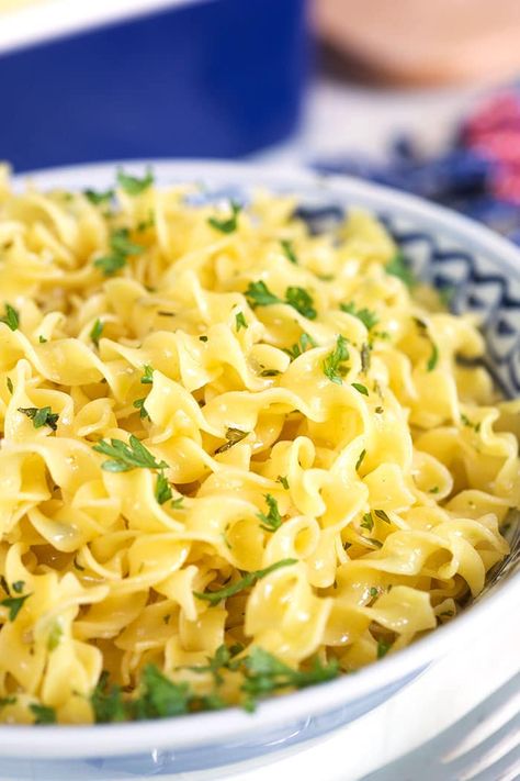 BEST BUTTERED NOODLES RECIPE Best Buttered Noodles, Egg Noodle Side Dish, Buttered Noodles Recipe, Garlic Butter Noodles, Noodle Recipes Homemade, Noodle Recipes Easy, Pasta Side Dishes, Pasta Sides, Buttered Noodles