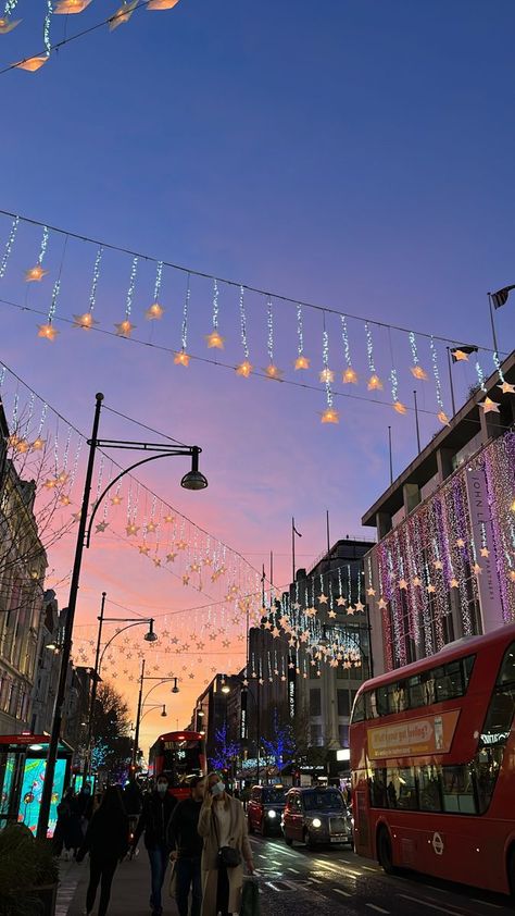 Oxford Steet London Shopping Street, London Aesthetic Summer, London Core, Study In England, Sunset London, Oxford Street London, London Streets, London Wallpaper, Aesthetic London