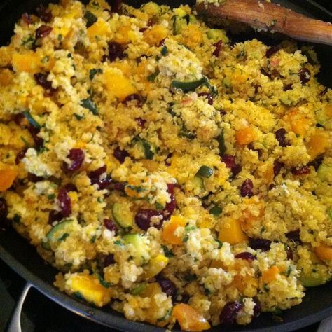 Quinoa Stuffing Quinoa Stuffing, Cornbread Dressing Recipe, Instant Pot Quinoa, Dressing Stuffing, Gluten Free Stuffing, Recipes Quinoa, Vegan Quinoa, Cornbread Dressing, Vegan Living