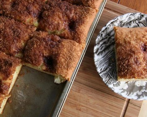 Moravian Sugar Cake is a sugary, buttery, yeast-raised coffee cake enriched with mashed potatoes. Wild Grape Jelly Recipe, Old Fashioned Breakfast, Cinnamon Flop, Grape Jelly Recipe, Moravian Sugar Cake, Cinnamon Crumble, Sugar Bread, Jelly Recipe, Cake Coffee