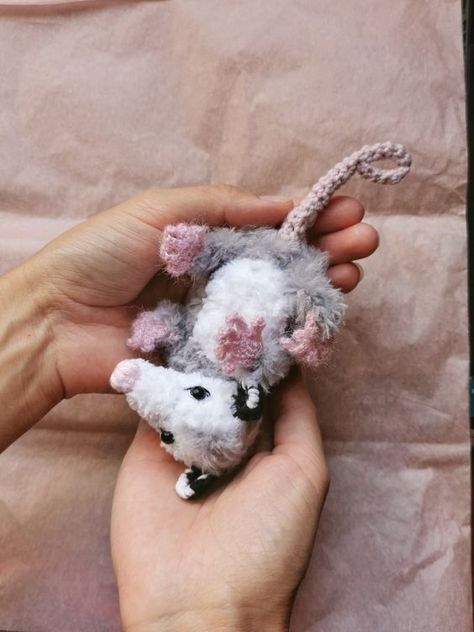 Opossum plush, car mirror hanging, with heart, baby possum Crochet toys free patterns #crochettoysfreepatterns #crochet #crochettoy #crochettoys 2.522 Small Handmade Gift Ideas, Crochet Car Ideas, Opposum Crochet, Crochet Ideas For Boyfriend, Crochet Gifts For Boyfriend, Possum Plush, Opossum Plush, Baby Possum